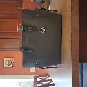 Brand new with tags Michael Kors large bag. Double handles with zipper closure